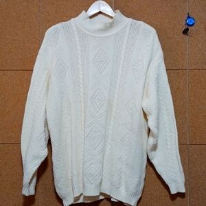 I.B. DIFFUSION MENS SWEATER SIZE L IN A BEAUTIFUL CREAM COLORED COTTON KNIT